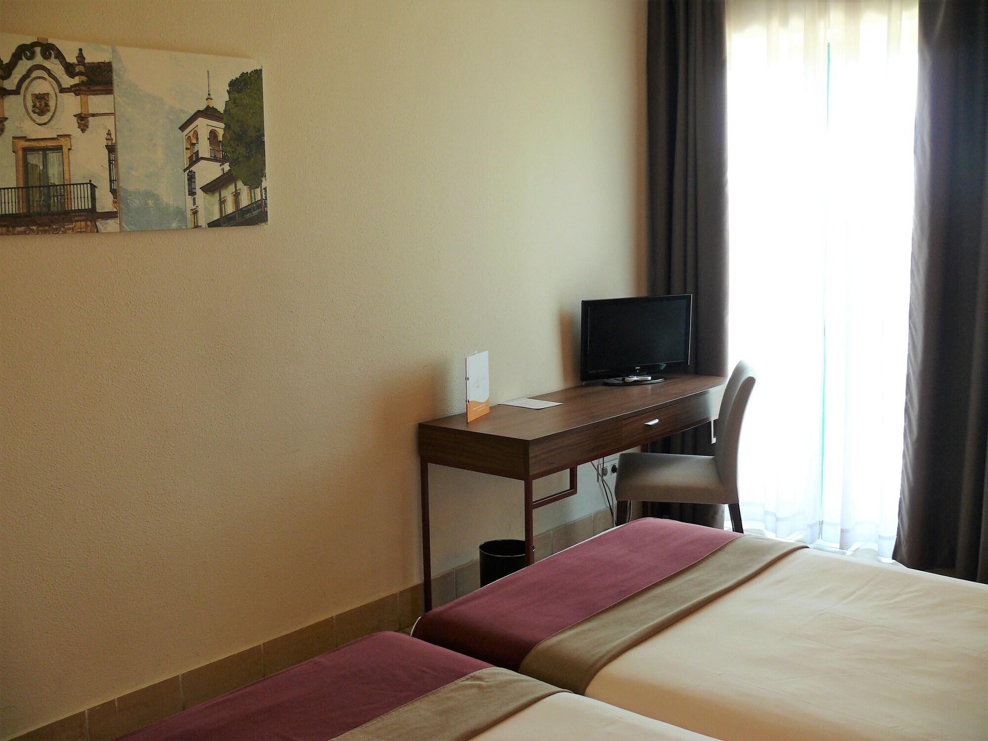 Hotel Oromana Alcala de Guadaira Exterior photo